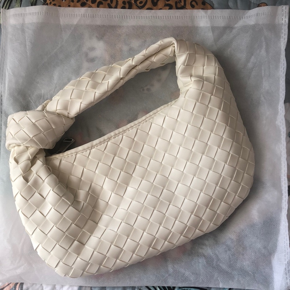 COPY - Hand-woven knotted Bag